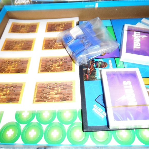 Monopoly Fortnite Board Game - Picture 3 of 4